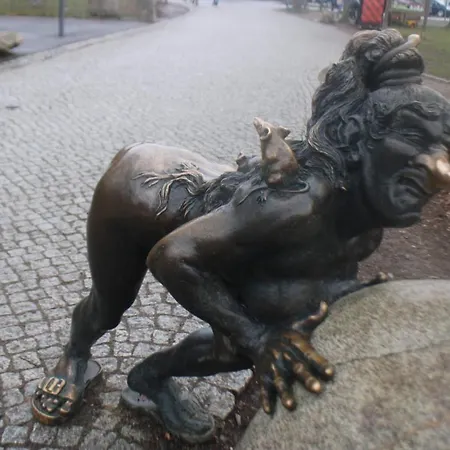 Palais Picard Ostfluegel * Thale