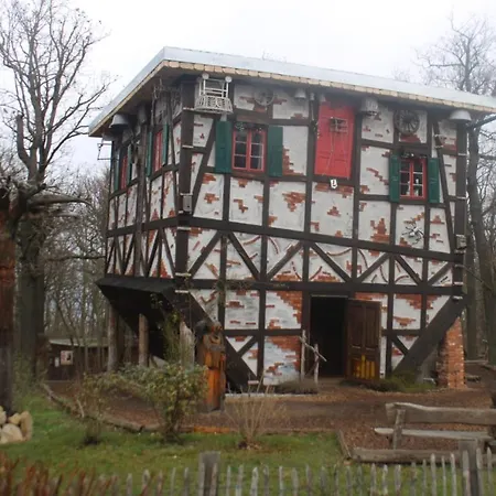 Palais Picard Ostflügel * Thale