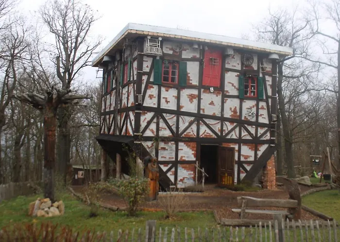 Palais Picard Ostfluegel * Thale